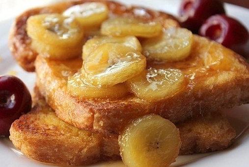 Фото рецепт Тосты с бананово-карамельным соусом