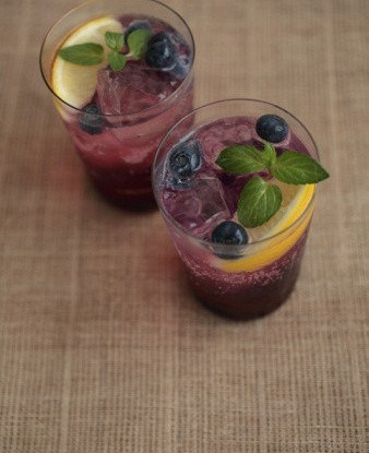 Фото рецепт Напиток из черники и петрушки