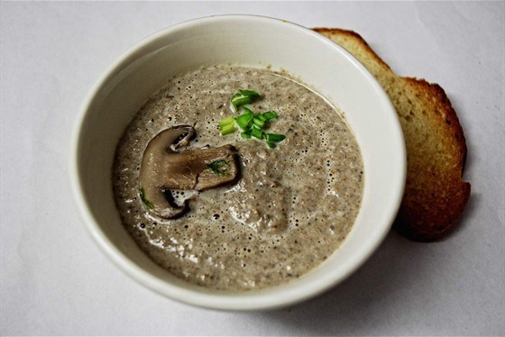 Фото рецепт Суп-пюре из шампиньонов или белых грибов