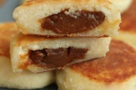 Фото рецепт Сырники с вареной сгущенкой