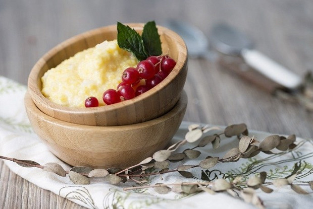 Фото рецепт Каша из кукурузной крупы с яблоками в мультиварке