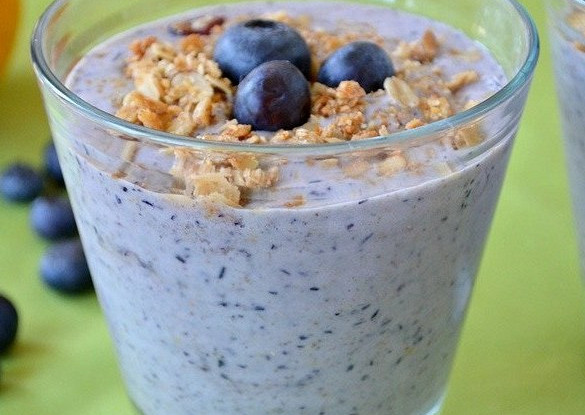 Фото рецепт Овсянка с бананом и черникой