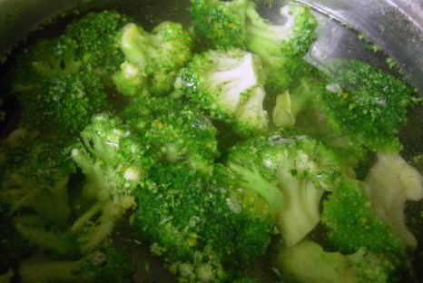 Фото рецепт Суп-пюре из брокколи с йогуртом