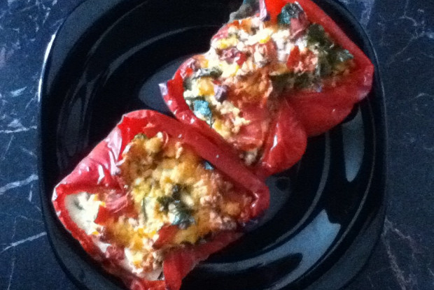 Фото рецепт Перец, фаршированный брынзой и помидорами