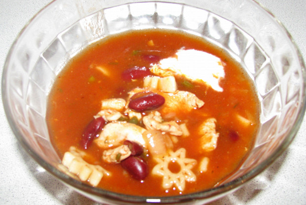 Фото рецепт Томатный суп с фасолью и курицей