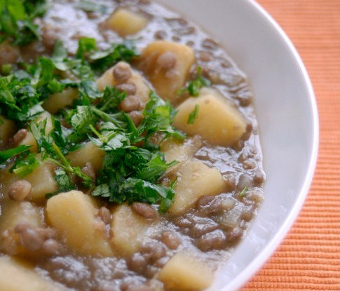 Фото рецепт Чечевичная похлебка с зеленым горошком