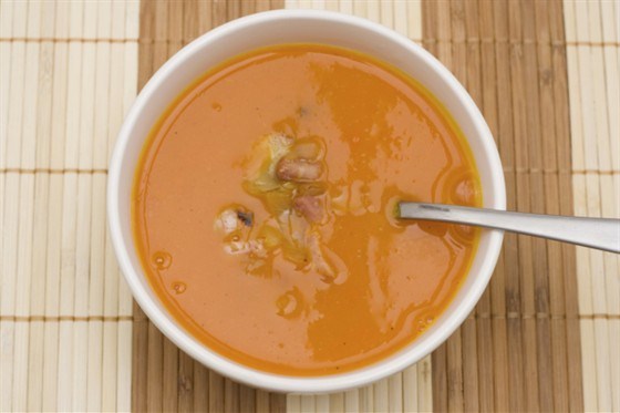Фото рецепт Суп из каштанов с тыквой и пармской ветчиной