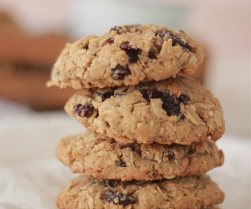 Фото рецепт Овсяное печенье с ромовым изюмом