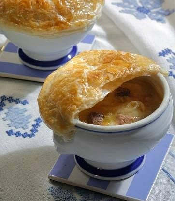 Фото рецепт Луковый суп в горшочке