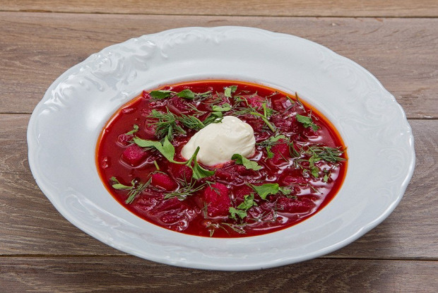 Фото рецепт Горячий свекольник со сметаной